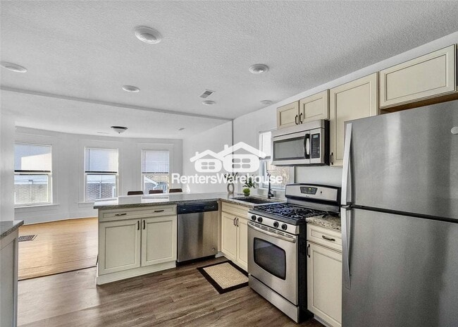 Building Photo - 544 36th St