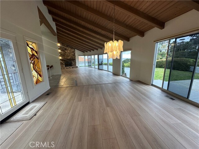 Building Photo - 504 Avenida La Costa