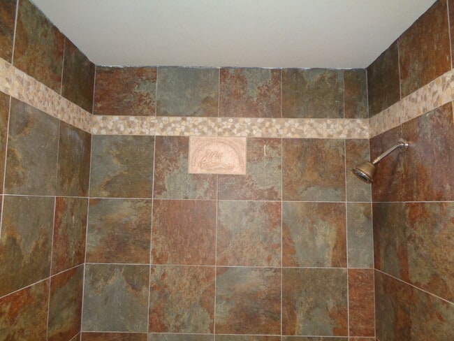 Building Photo - 654 Jennifer Jean Dr