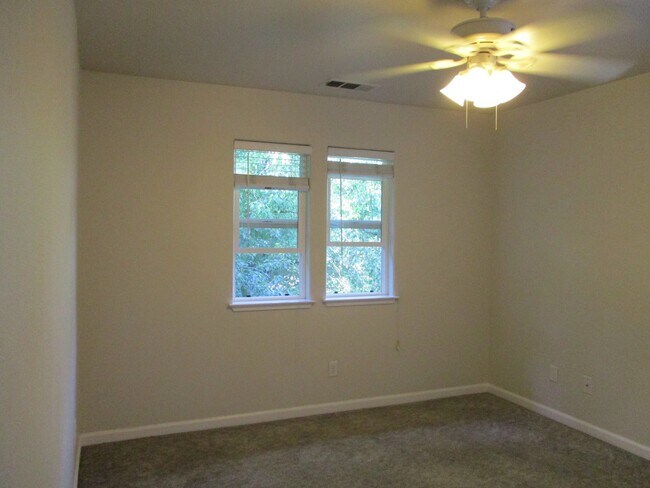 Foto del edificio - 333 Oak St