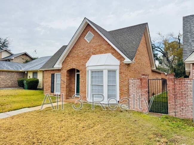 Building Photo - 3107 Sutton Dr