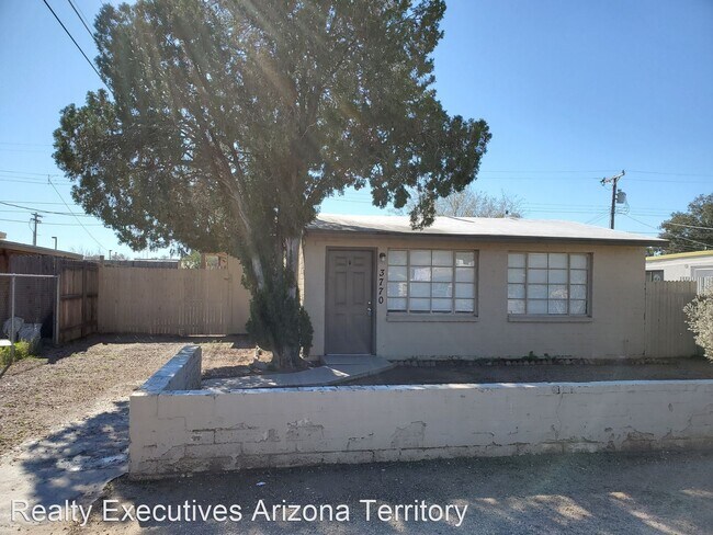 3 br, 2 bath House - 3770 E Shepherd Place photo'