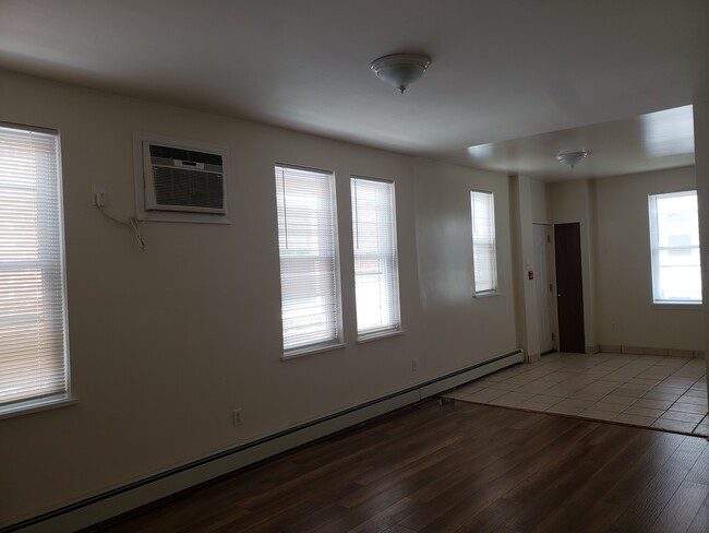 Building Photo - 5827 Rising Sun Ave
