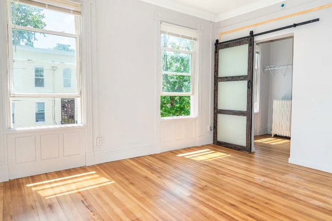 Foto del edificio - 539 Hamilton St