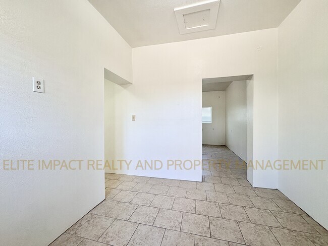 Foto del edificio - 2454 N Treat Ave