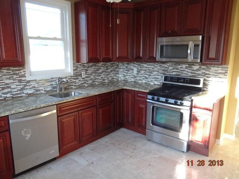 Foto principal - 32 Edwards Ct