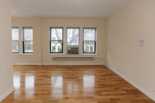 Building Photo - 3720 N Pine Grove Ave