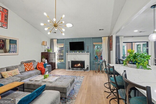 Foto del edificio - 8671 Twin Oaks Dr