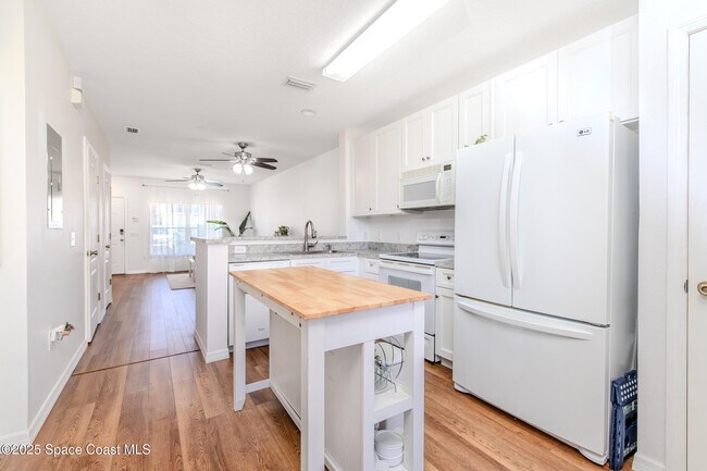 Foto del edificio - 1390 Hampton Park Ln