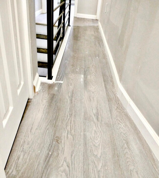 Building Photo - 1420 S 28th St