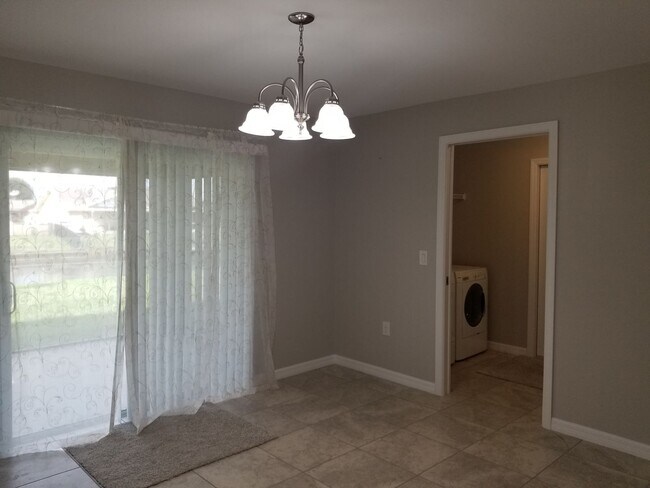 Foto del edificio - 3/2 Home with Fenced in Yard on Freshwater...
