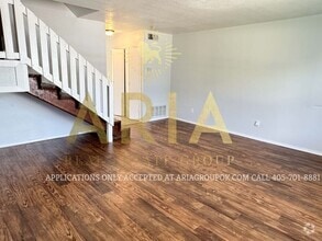 Building Photo - 612-614 Sinclair Dr