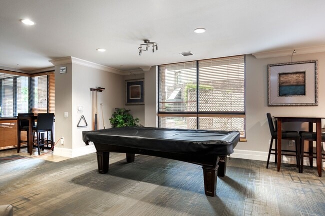 Foto del edificio - East Village 2 Bedroom at Union Square! 2 Parking Spaces!