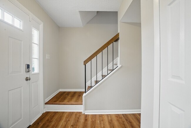 Foto del edificio - 909 Westwind Pl