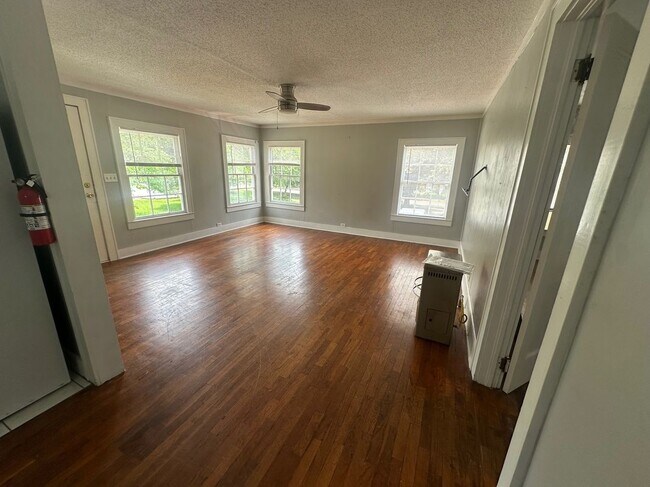 Foto del edificio - 605 Runnels Ave
