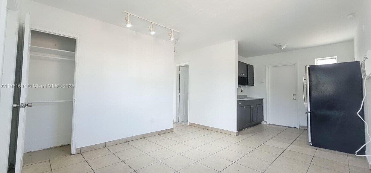 Foto principal - 2332 NW 14th Ct