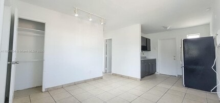 Building Photo - 2332 NW 14th Ct
