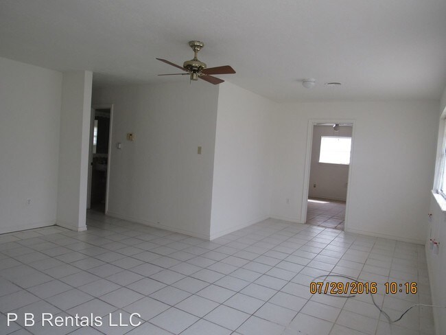 Building Photo - 4202 SE Elmhurst Ln