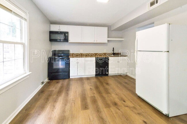 Foto del edificio - 3407 Chalfont Dr