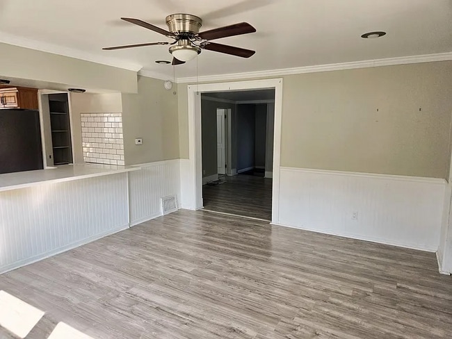 Building Photo - 634 Tawas St