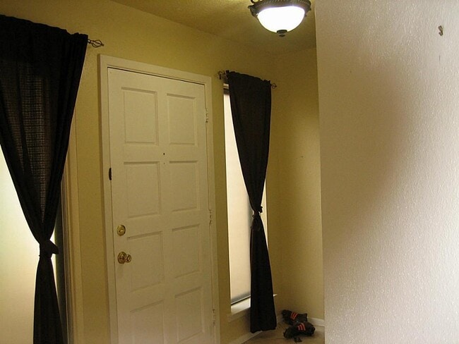 Foto del edificio - 113 Wood Hollow Dr