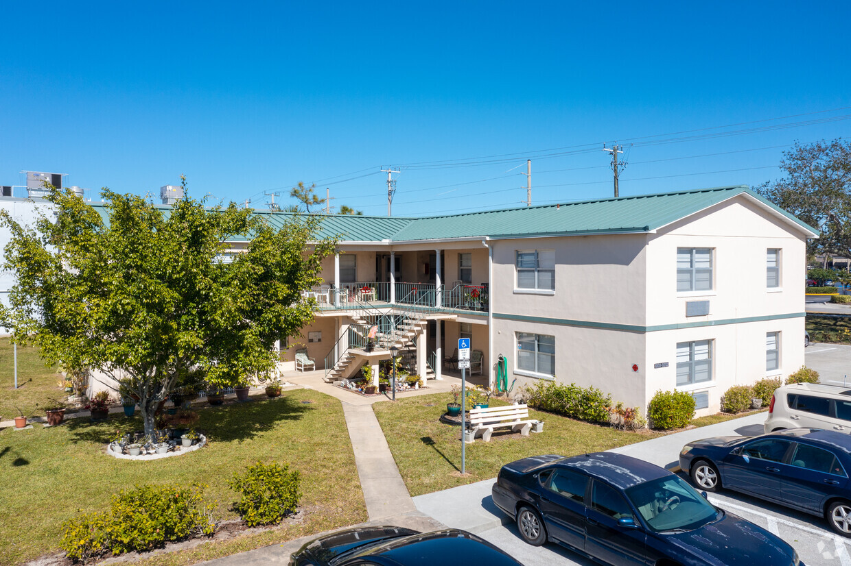 Primary Photo - Garden Apartments