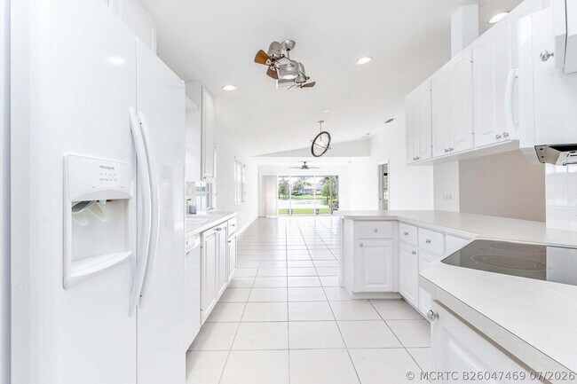 Foto del edificio - 8270 Eleuthera Ln