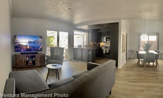 Building Photo - 587 Calle del Sur