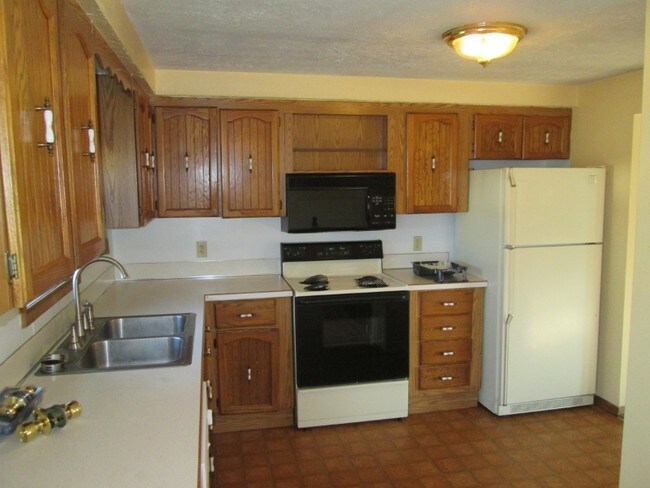 Building Photo - 5216 W Thatcher Ln