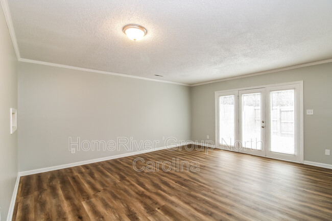 Building Photo - 4627 Lawndale Dr