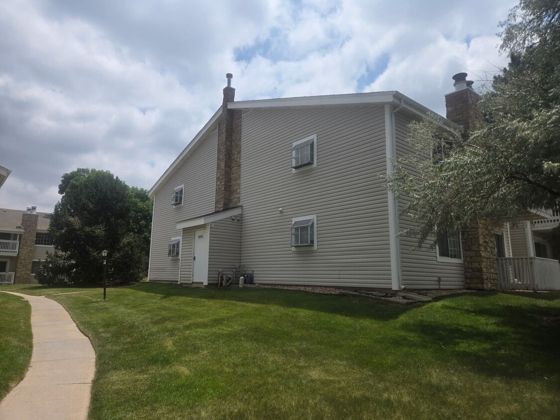 Building Photo - 14191 E Jewell Ave