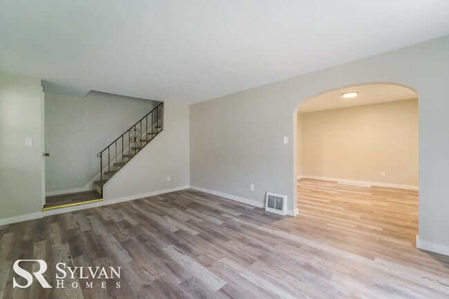 Foto del edificio - Do not miss out on this lovely 3BR 1BA bri...