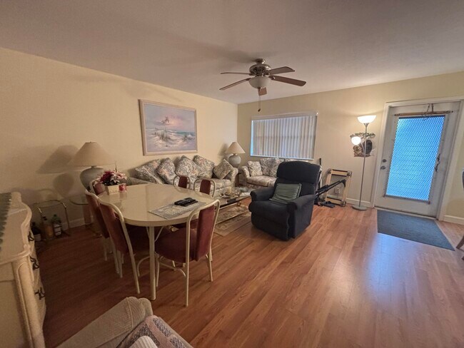 Building Photo - 596 Saxony M