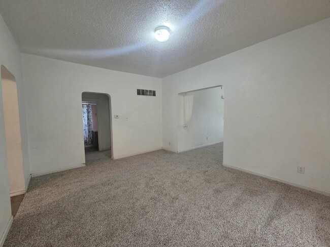 Building Photo - Spacious Home with large back yard!