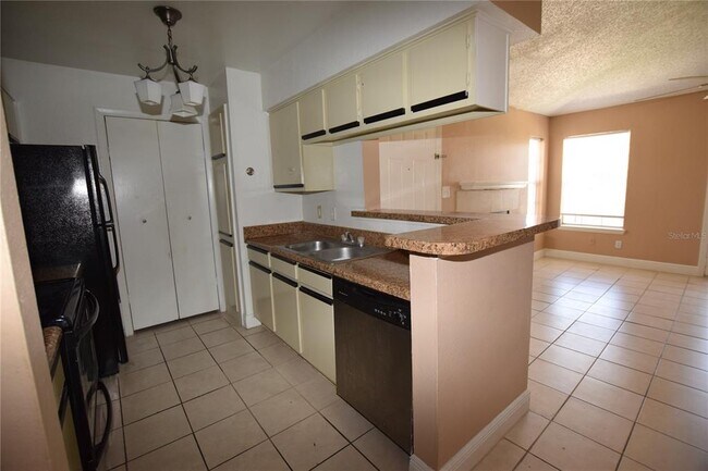 Foto del edificio - 5540 Devonbriar Way