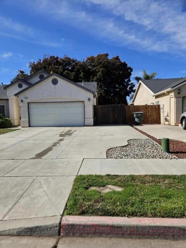 Building Photo - 1075 Sorrel Ave