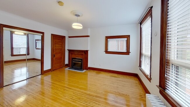 Building Photo - 157 Spadina Rd