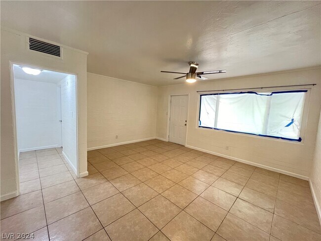 Building Photo - 1617 Thelma Ln