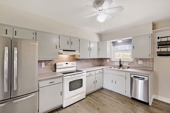 Building Photo - 16125 W 13th Pl