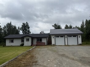 Building Photo - 2150 Bay View Dr