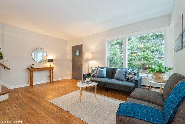 Foto del edificio - 606 Ridge Rd