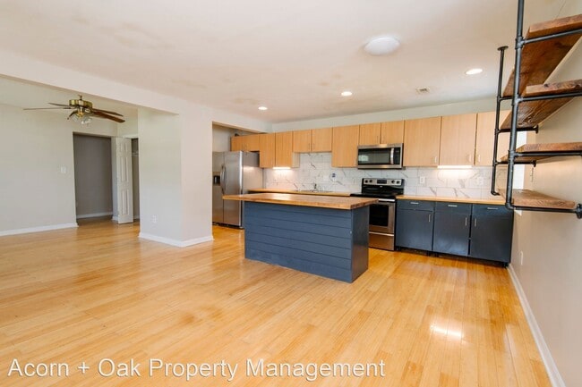 Building Photo - 3 br, 2.5 bath House - 3125 Tryon Road