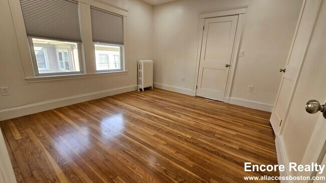 Foto del edificio - 16 Gerald Rd