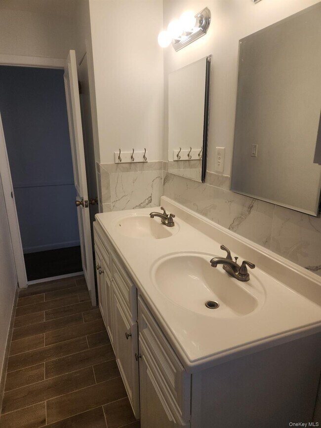 Foto del edificio - 147 Connetquot Rd