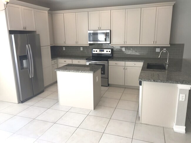 Building Photo - 11730 Sw 13 Ct
