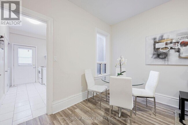 Photo du bâtiment - 1934 Queen St E
