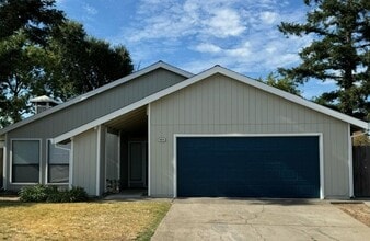 Building Photo - 8604 Maple Grove Ct