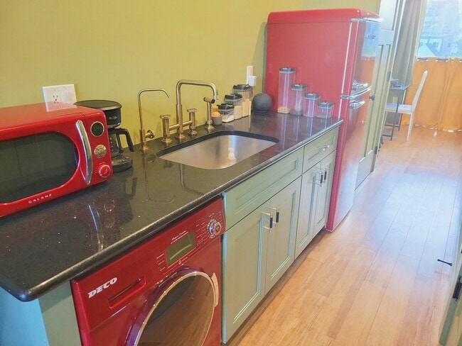 Foto del edificio - 1852 N Marshall St