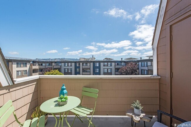 Foto del edificio - 6400 Christie Ave
