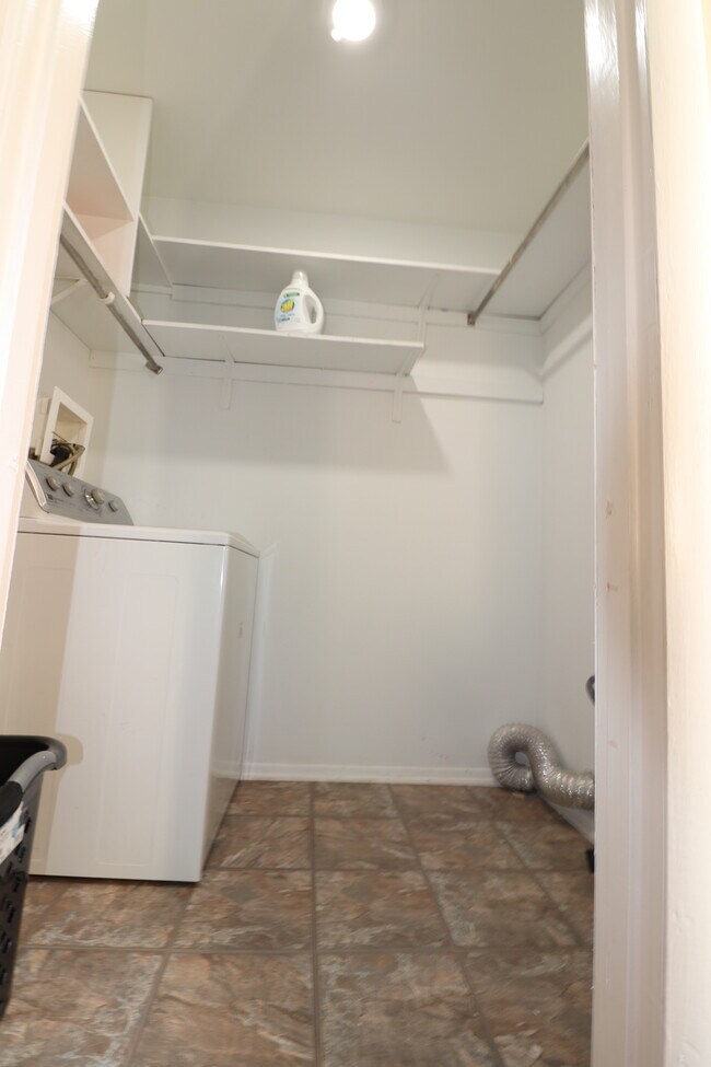 Lavandería - 8227 Santa Fe Dr